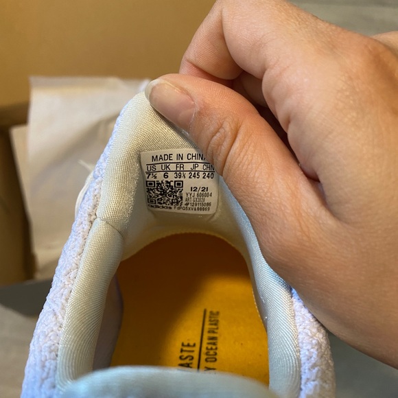 ADIDAS WOMEN’S ULTRABOOST DNA 5 CORE WHITE / CORE WHITE - LIGHT PURPLE
 … - Picture 5 of 6